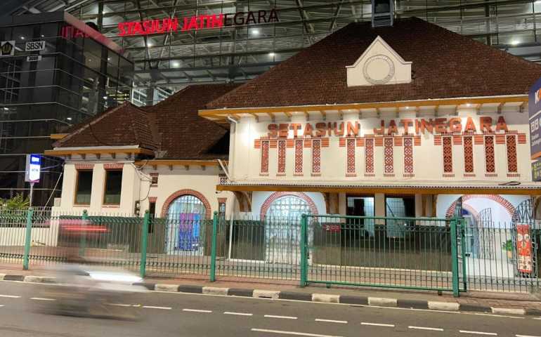 KAI Daop 1 Jakarta Alihkan Keberangkatan Stasiun Gambir ke Jatinegara, Antisipasi Kepadatan Malam Pergantian Tahun