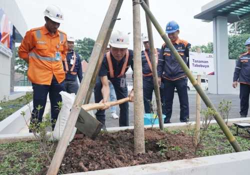 Dukung Gerakan Satu Juta Pohon, KAI Daop 4 Semarang Ambil Langkah Hijau ; Tanam 50 Pohon untuk Masa Depan