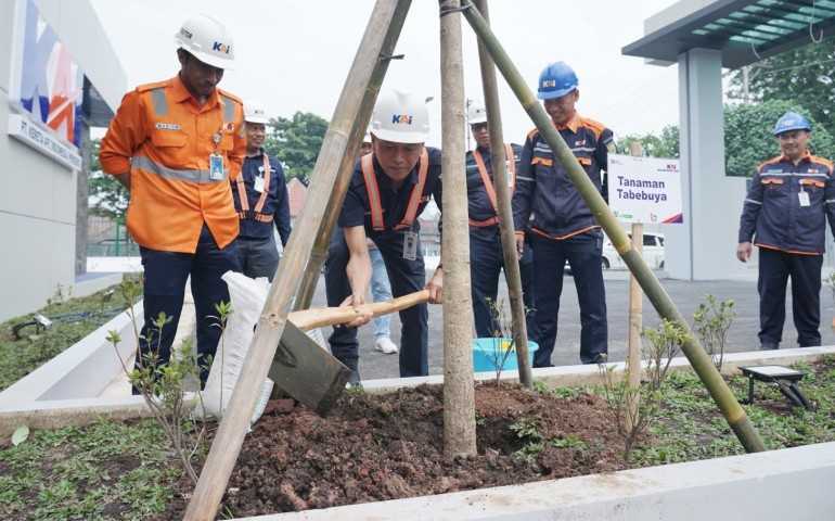 Dukung Gerakan Satu Juta Pohon, KAI Daop 4 Semarang Ambil Langkah Hijau ; Tanam 50 Pohon untuk Masa Depan