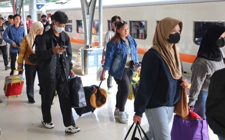 Cegah Penumpukan, KAI Daop 1 Jakarta Operasikan Kereta Tambahan untuk Imlek 2025