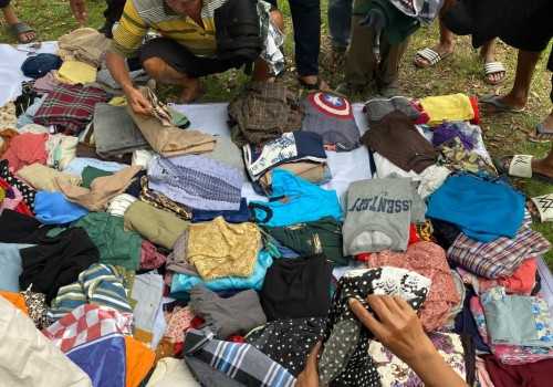 Aksi Damai Anak Muda Tuntut Keadilan Ekonomi Lewat Pasar Gratis di Kota Lama Semarang