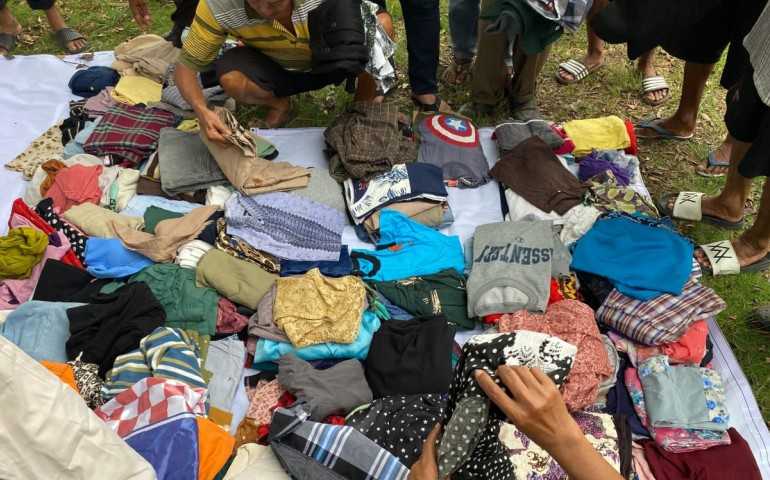 Aksi Damai Anak Muda Tuntut Keadilan Ekonomi Lewat Pasar Gratis di Kota Lama Semarang