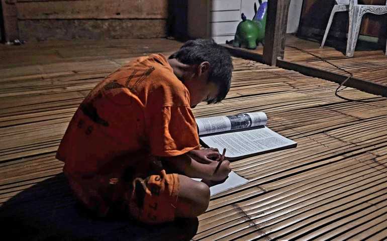 Wujud Negara Hadir, Pemerintah dan PLN Berhasil Hidupkan Listriki 99,92 Persen di Desa Seluruh Indonesia