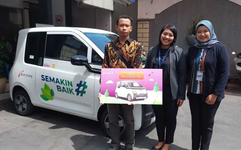 Perawat Gunung Kidul Raih Mobil Listrik dari Undian Tabungan Bima Bank Jateng