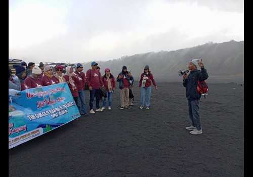 Nikmati Keindahan Gunung Bromo, Janji Sujarno dan Wisata Tim Pemenangan