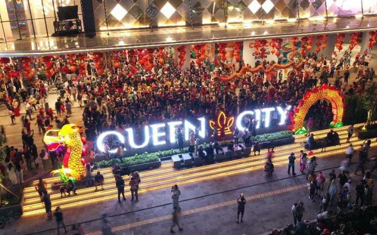 Perayaan Imlek Terbesar di Semarang! Queen City Mall Hadirkan Kejutan Spektakuler untuk Pengunjung