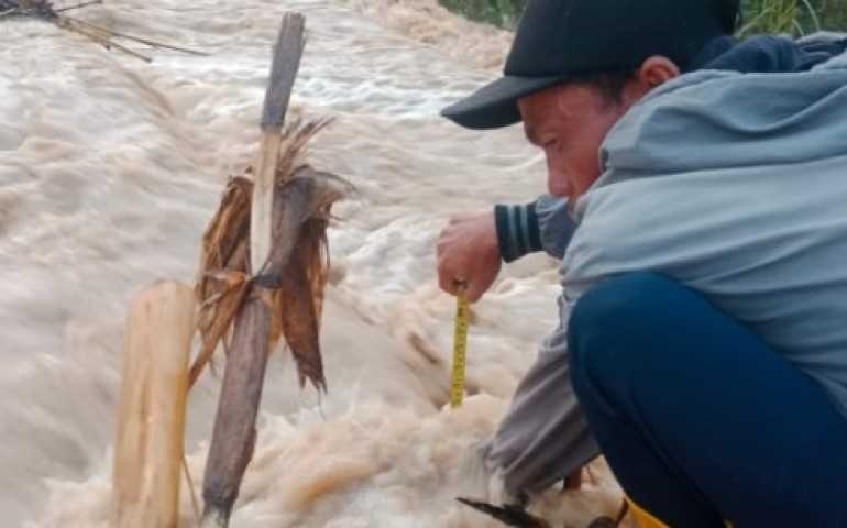 Perjalanan KA Terganggu Akibat Banjir di Petak Jalan Gubug - Karangjati, KAI Kerahkan Puluhan Petugas