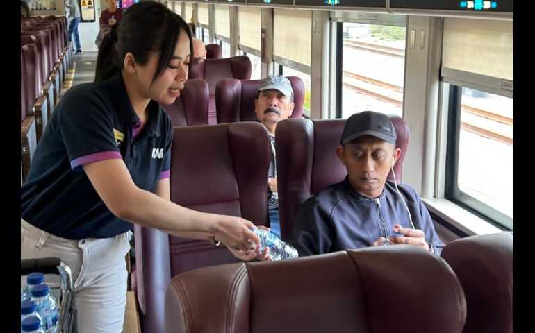 KAI Berikan Service Recovery, Imbas Kelambatan KA Akibat Banjir di Grobogan