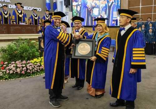 UNDIP Kukuhkan 5 Guru Besar Baru, Siap Majukan Peternakan hingga Perikanan Indonesia