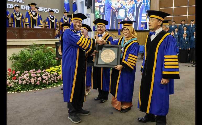 UNDIP Kukuhkan 5 Guru Besar Baru, Siap Majukan Peternakan hingga Perikanan Indonesia