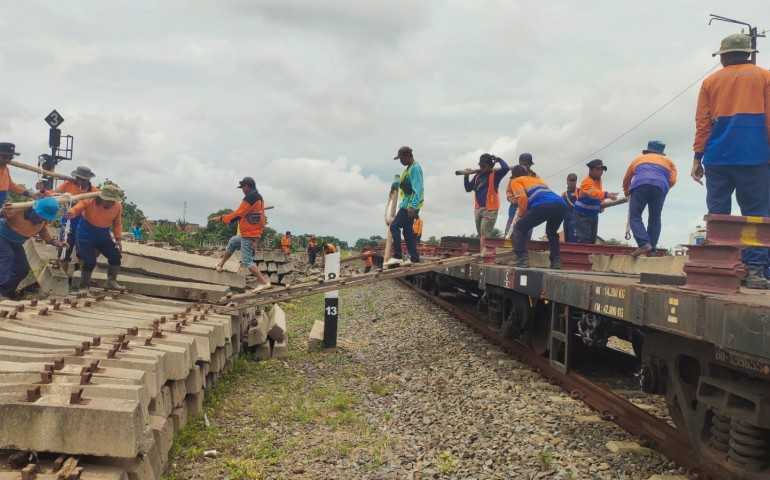 Banjir Grobogan Memukul Jadwal Kereta, KAI Daop 1 Jakarta Janji Segera Normalisasi Jalur