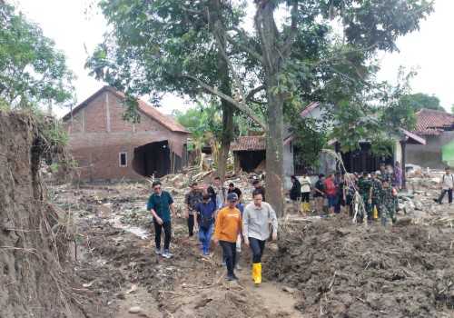 Tinjau Tanggul Sungai Bodri, Firnando H Ganinduto Pastikan Penanganan Banjir Berjalan Optimal