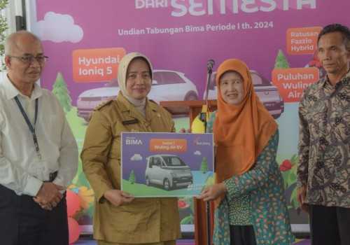 Bupati Yuli Hastuti Serahkan Hadiah Undian Tabungan Bima, Bank Jateng Perkuat Ekonomi