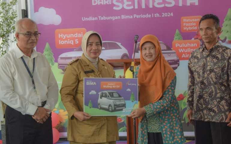 Bupati Yuli Hastuti Serahkan Hadiah Undian Tabungan Bima, Bank Jateng Perkuat Ekonomi