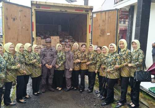 Kejagung, Kejati Jateng, dan IAD Jateng Tunjukkan Kepedulian dengan Salurkan Bantuan untuk Korban Longsor di Pekalongan