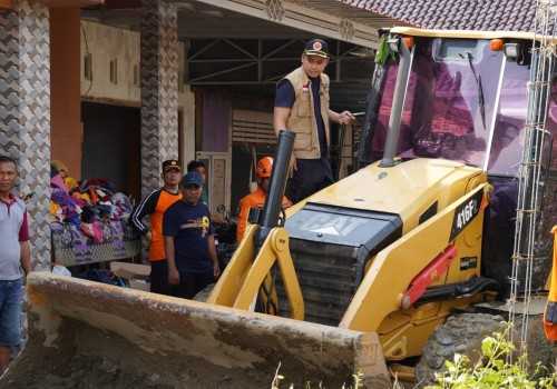 Bupati Kendal Turun Tangan, Kerja Bakti Massal Percepat Pulihkan Desa Kebonharjo