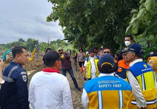 Menteri PU Ajak Kontraktor Bersama-sama Tangani Tanggul Jebol di Grobogan