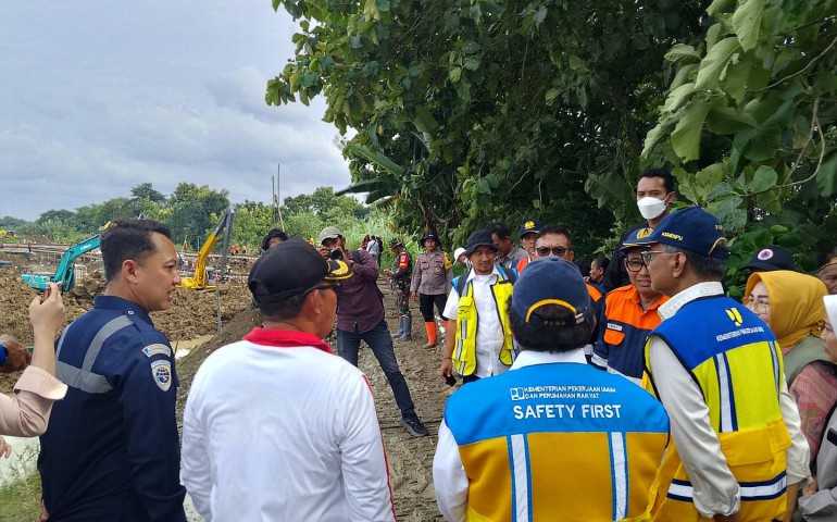 Menteri PU Ajak Kontraktor Bersama-sama Tangani Tanggul Jebol di Grobogan