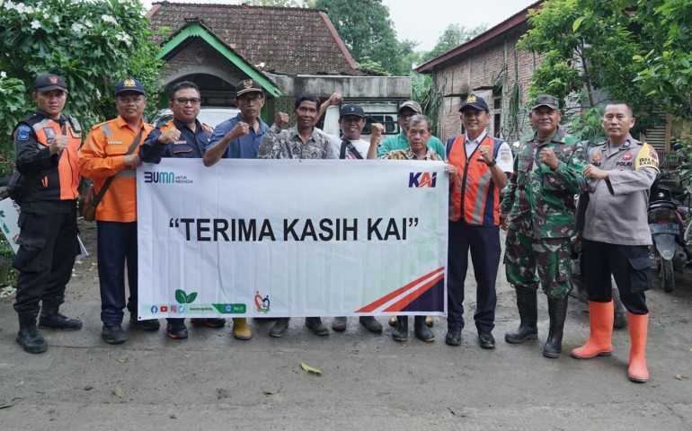 KAI Daop 4 Semarang Sumbang Bantuan untuk Grobogan yang Dilanda Banjir