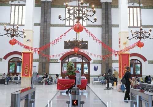KAI Daop 4 Semarang Beri Kejutan dengan Pertunjukan Musik Khas Tionghoa di Stasiun Tawang