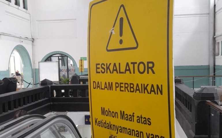 Eskalator Stasiun Pasarsenen Terganggu, KAI Daop 1 Jakarta Sampaikan Permohonan Maaf