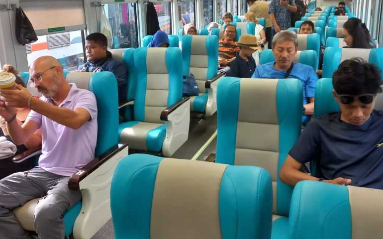 KA Gunung Jati dan Sancaka Utara Bawa Semangat Baru di Hari Pertama Operasi