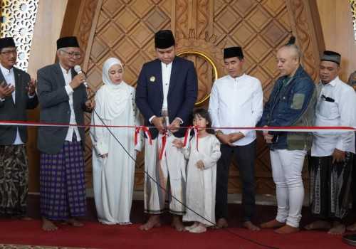 Pembangunan Masjid Agung Kendal Capai 60 Persen, Bupati Dico Resmikan Ruang Utama
