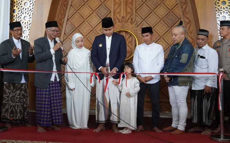 Pembangunan Masjid Agung Kendal Capai 60 Persen, Bupati Dico Resmikan Ruang Utama