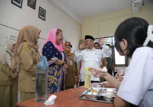 Mendikdasmen Apresiasi Program Makan Siang Bergizi Gratis di Semarang, Bentuk Generasi Sehat dan Berkarakter