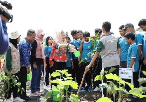 Pemkot Semarang dan Bank Jateng Dorong Siswa SMP 16 Kenali Pertanian Terpadu