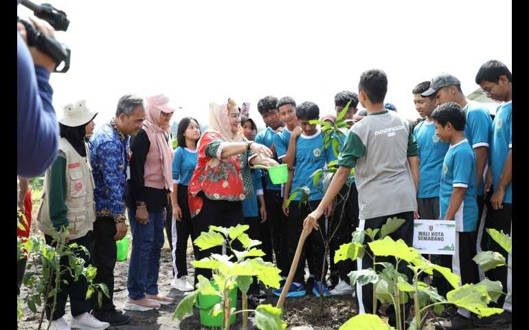Pemkot Semarang dan Bank Jateng Dorong Siswa SMP 16 Kenali Pertanian Terpadu