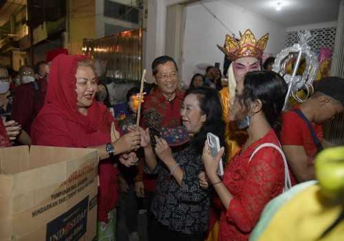 Imlek 2025 di Semarang, Pasar Semawis Hadirkan Kebaya dan Sarung Batik sebagai Simbol Keberagaman Indonesia