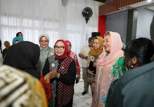 Menteri PPPA Puji Kelurahan Petompon Kota Semarang Sebagai Model Kelurahan Ramah Perempuan dan Peduli Anak