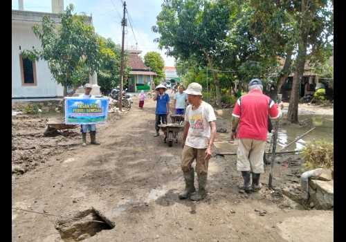 Seniman Kaliwungu Brangsong Bantu Bersihkan Lingkungan, Masyarakat Kendal Berterima Kasih