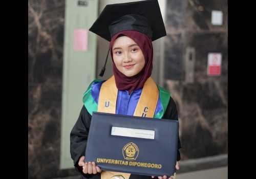 Dr. Annisa, Perempuan Pemberani dari Keluarga Sederhana yang Meraih Prestasi Luar Biasa di FK UNDIP