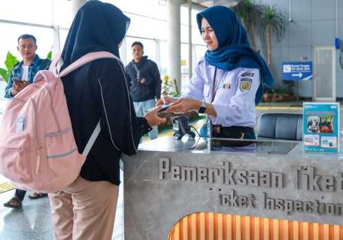 KAI Daop 1 Jakarta Catat Rekor Pemesanan Tiket Lebaran dan Komitmen Atasi Kendala
