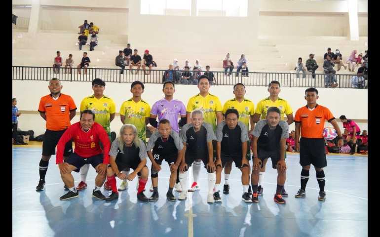 Sebelum Lengser, Bupati Dico Tunjukkan Aksi di Lapangan Futsal Bersama Forum Wartawan Kendal