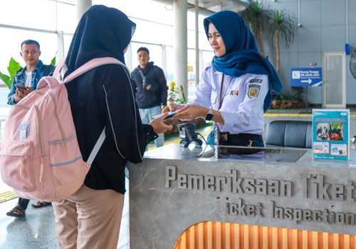 Puncak Pemesanan Tiket Lebaran 1446 H! Ribuan Tiket Kereta dari Gambir dan Pasar Senen Ludes Terjual