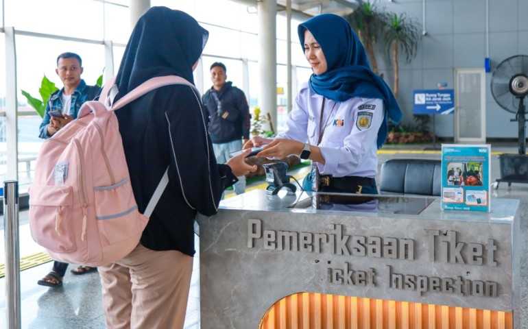 Puncak Pemesanan Tiket Lebaran 1446 H! Ribuan Tiket Kereta dari Gambir dan Pasar Senen Ludes Terjual