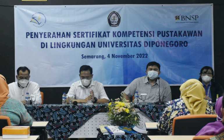 40 Pustakawan UNDIP Dapatkan Sertifikat Kompetensi Pustakawan