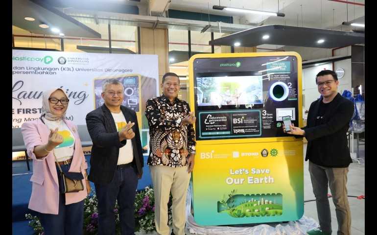 UNDIP Bersinovasi Lewat Tukar Botol Plastik dengan Uang Tunai Lewat Mesin Reverse Vending