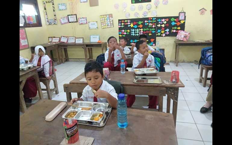 Semangat Belajar Meningkat! Program MBG di Pamriyan Kendal Disambut Antusias Siswa dan Guru