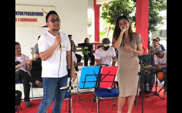Hadirkan Alpasis Band, Lapas Semarang Hibur Pengunjung Keluarga Napi