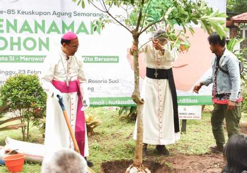 Nyalakan Semangat Laudato Si, Keuskupan Agung Semarang Ajak Tiap Paroki Tanam Pohon