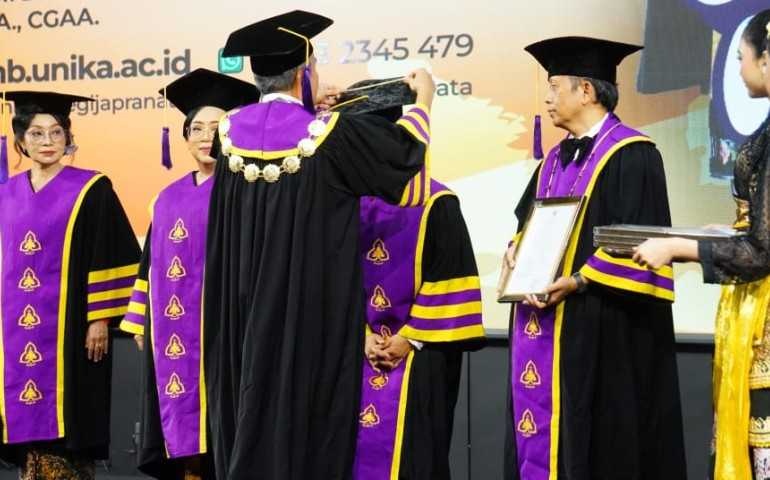 SCU Kukuhkan 4 Guru Besar: Lentera Baru bagi Dunia Pendidikan
