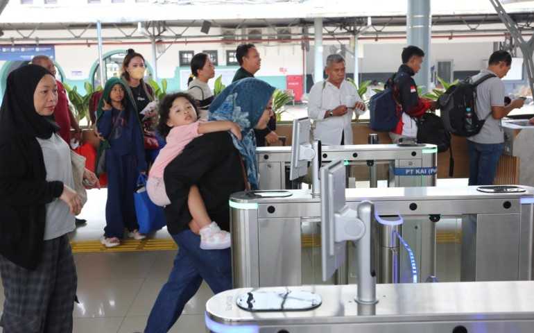 Antusias Mudik Tinggi, KAI Daop 1 Jakarta Capai Penjualan 441 Ribu Tiket Lebaran