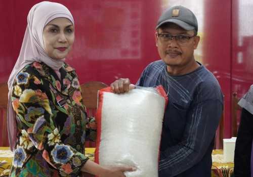 90 Ton Beras Disalurkan! Pemkab Kendal Pastikan Warga Terdampak Banjir Terbantu