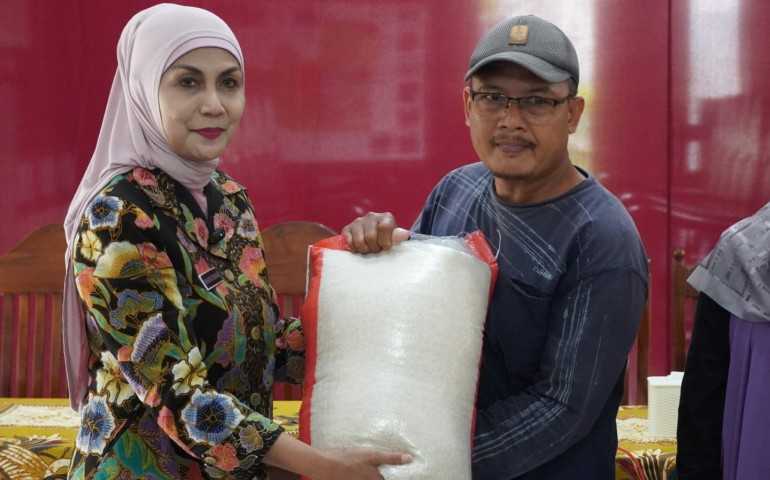 90 Ton Beras Disalurkan! Pemkab Kendal Pastikan Warga Terdampak Banjir Terbantu