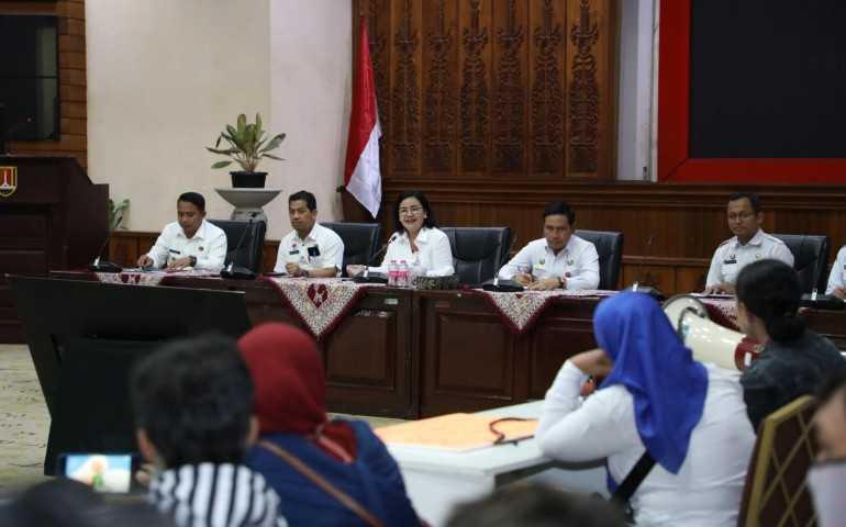Agustina Buktikan Kepeduliannya dengan Tindakan Nyata untuk PKL KIW