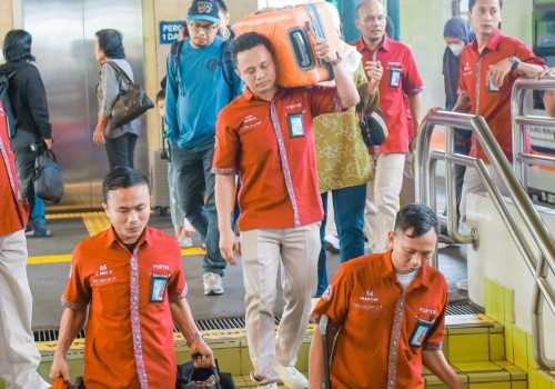 KAI Daop 1 Jakarta Berikan Kejutan Manis, Layanan Angkut Barang Gratis di Stasiun Gambir